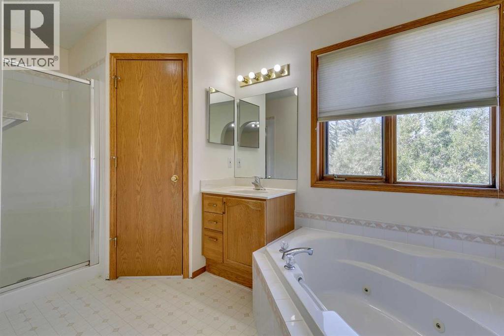 Photo 25 of 164 Edgebrook Rise Nw, Calgary AB