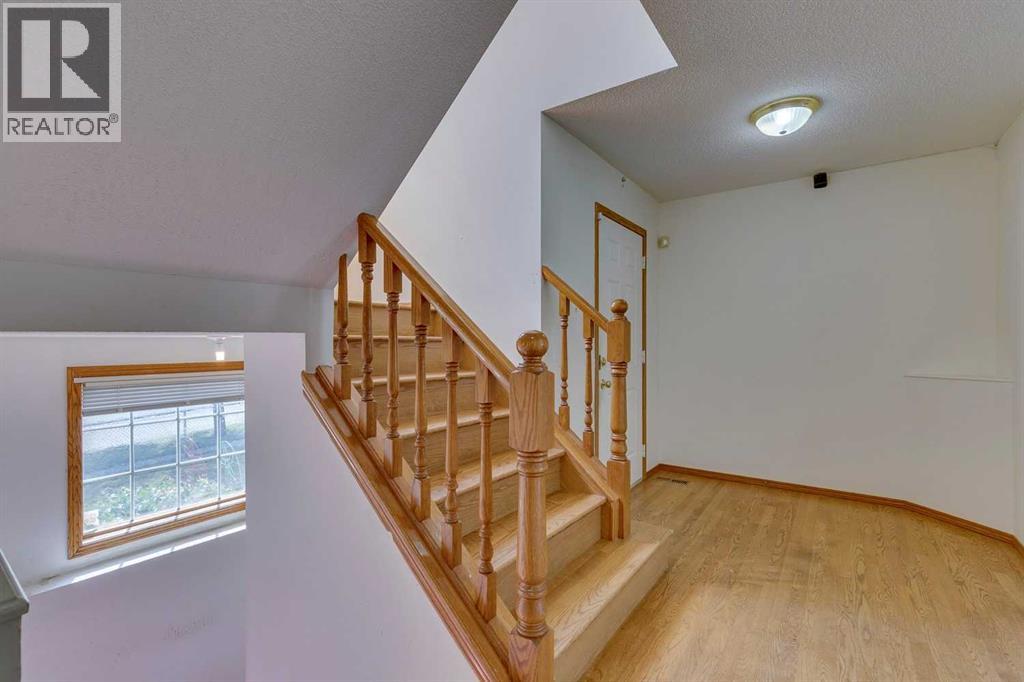 Photo 3 of 164 Edgebrook Rise Nw, Calgary AB