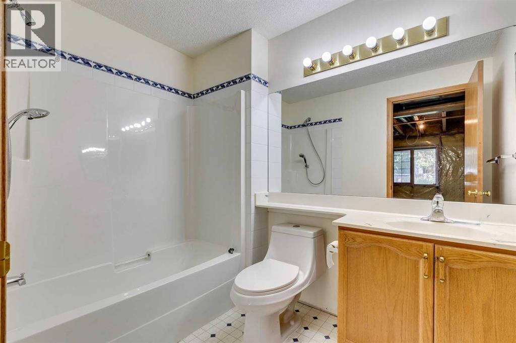 Photo 37 of 164 Edgebrook Rise Nw, Calgary AB