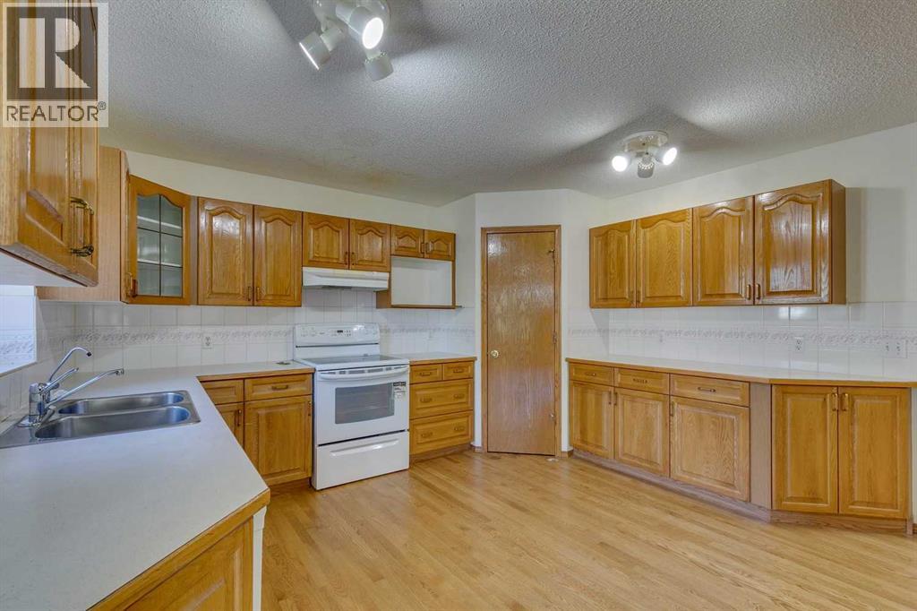 Photo 9 of 164 Edgebrook Rise Nw, Calgary AB