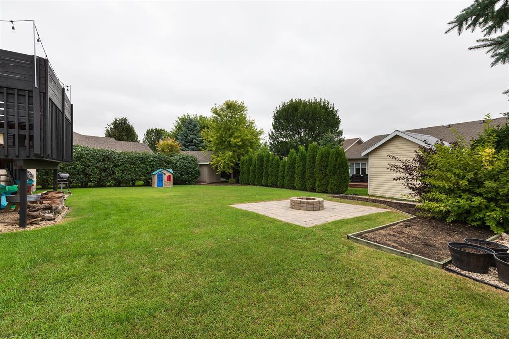 Photo 4 of 15 George Place, Steinbach MB