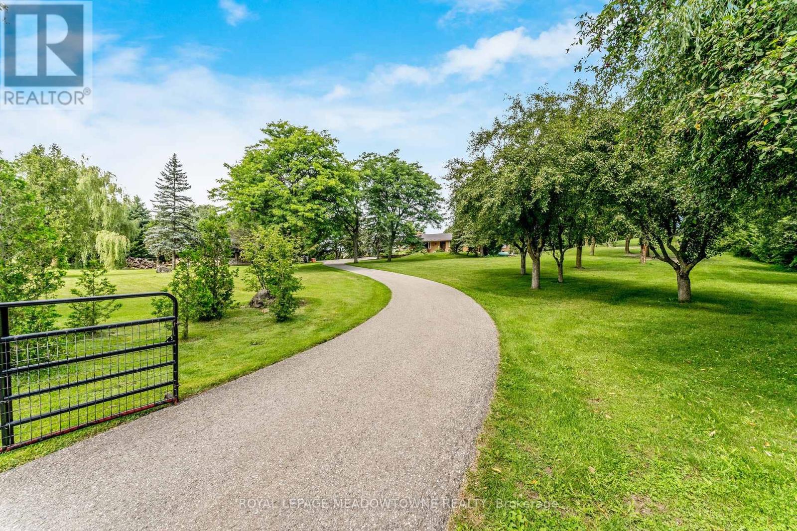 Photo 3 of 19997 Willoughby Road W, Caledon ON
