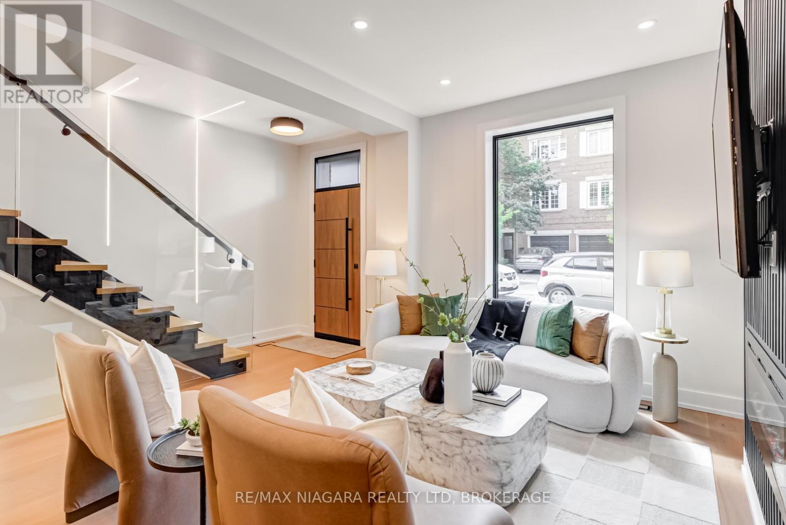 Photo 10 of 95 Kimberley Avenue, Toronto ON