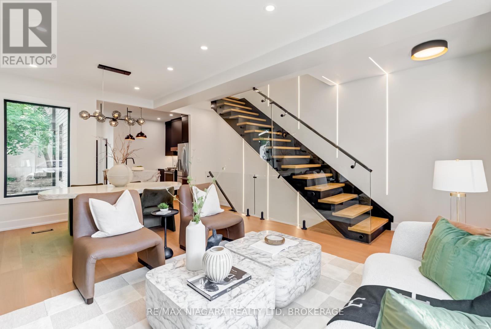 Photo 11 of 95 Kimberley Avenue, Toronto ON