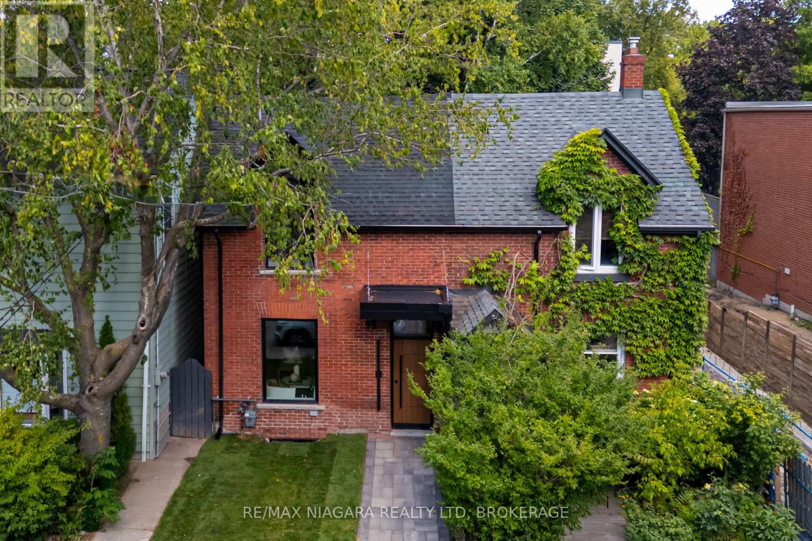 Photo 3 of 95 Kimberley Avenue, Toronto ON