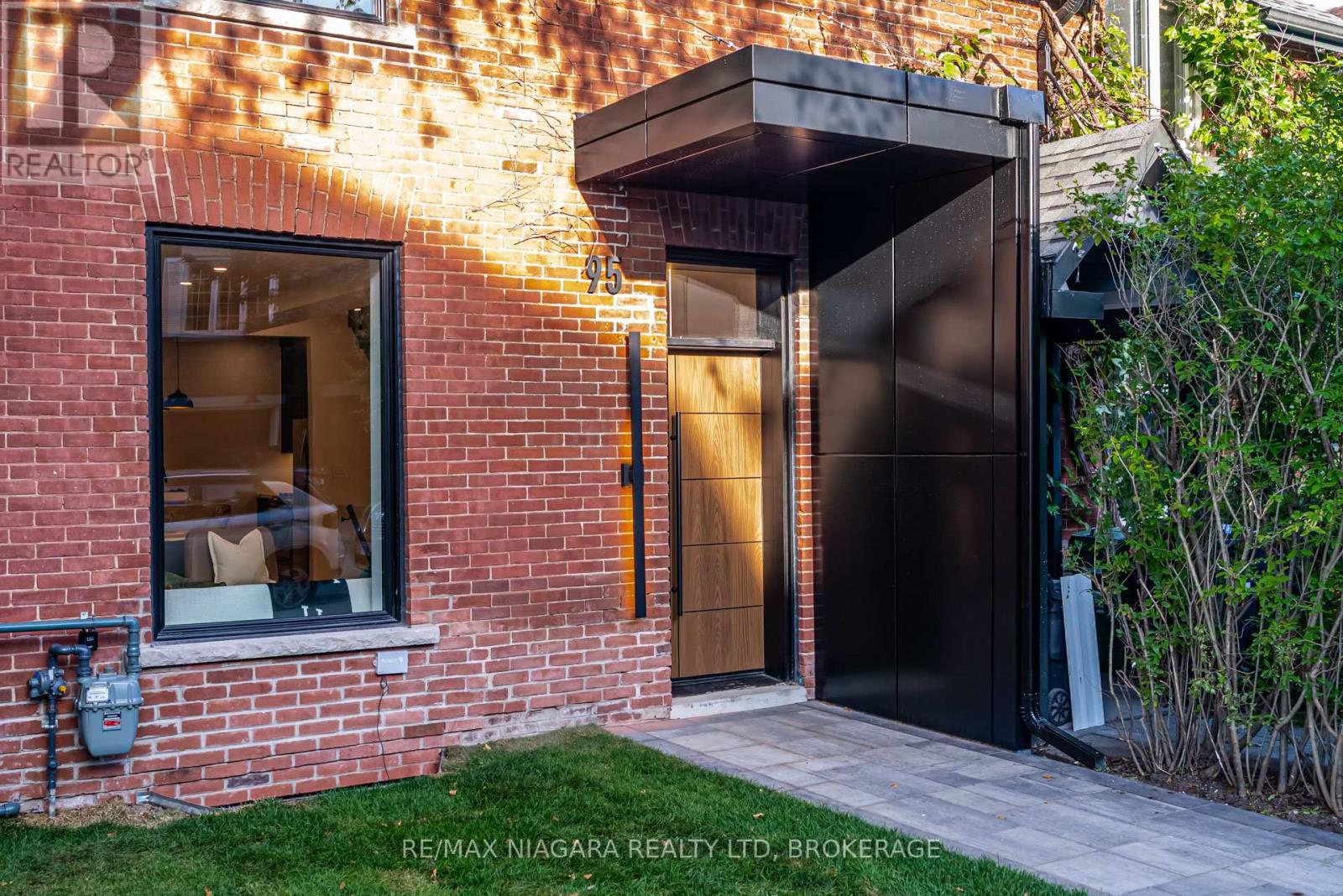 Photo 4 of 95 Kimberley Avenue, Toronto ON