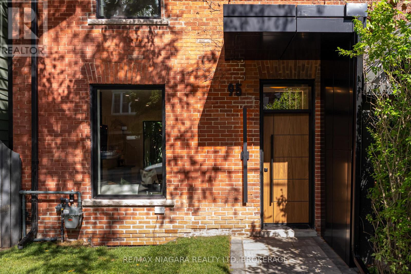 Photo 5 of 95 Kimberley Avenue, Toronto ON