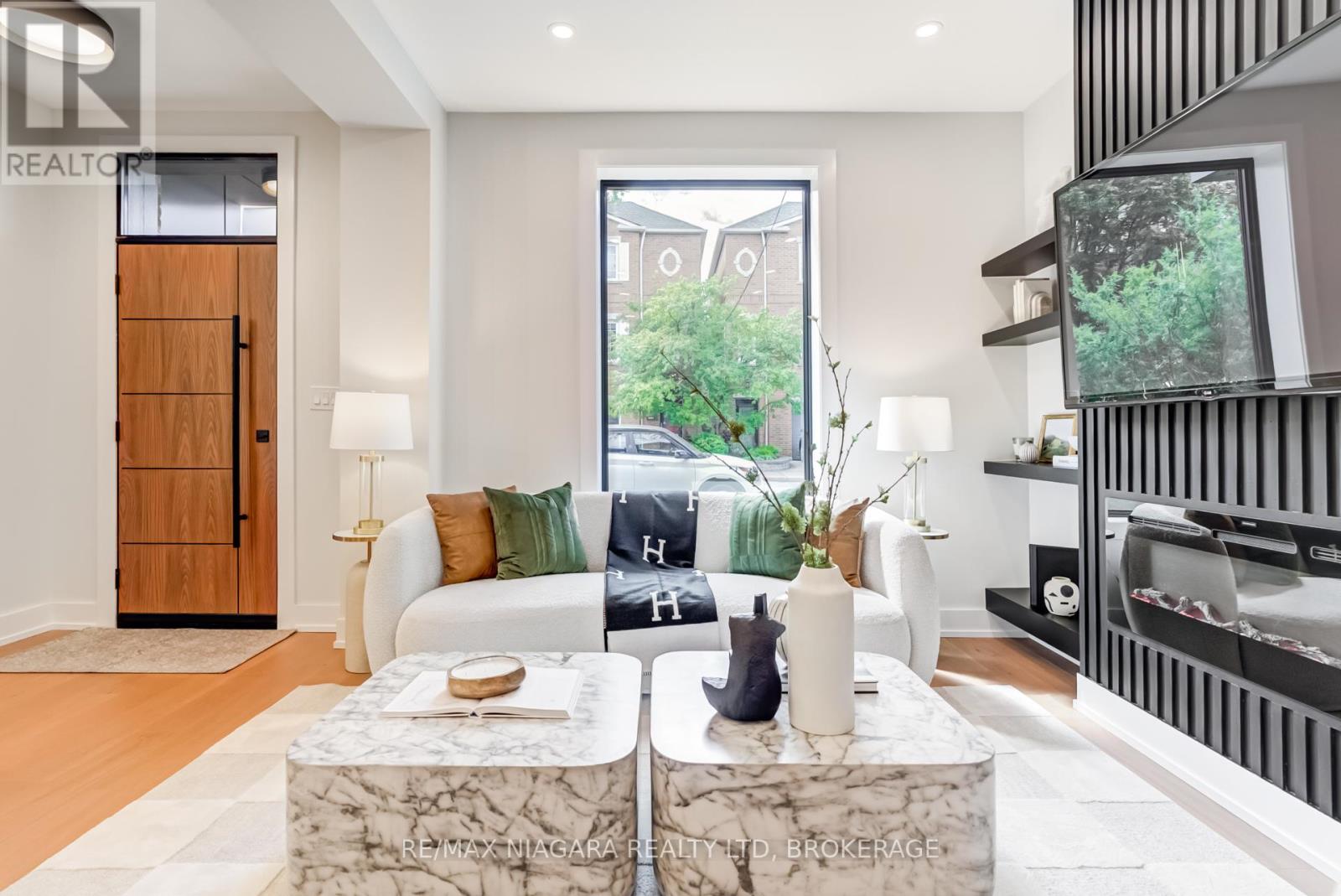 Photo 9 of 95 Kimberley Avenue, Toronto ON