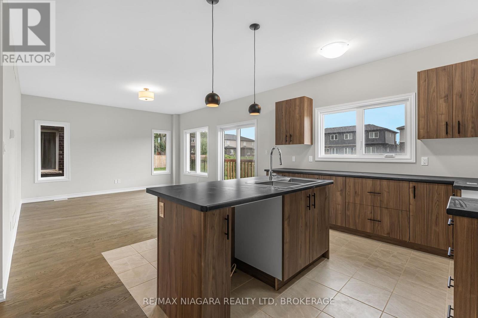 Photo 10 of 3246 Parker Avenue, Fort Erie ON