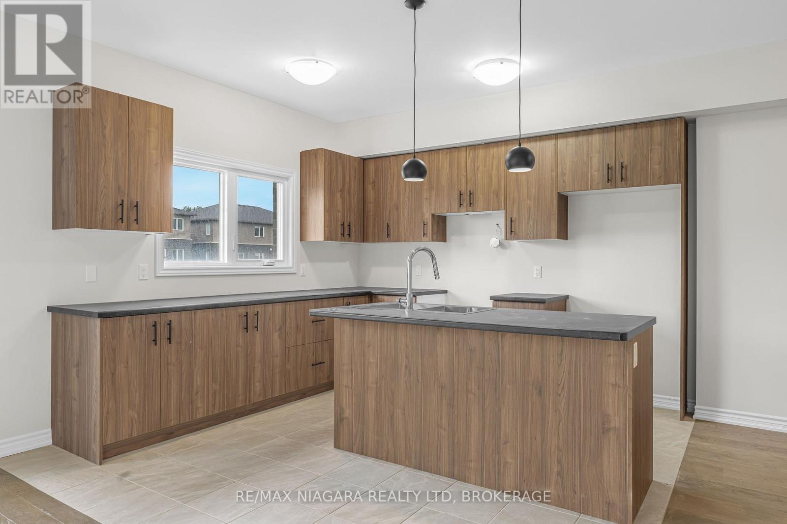 Photo 11 of 3246 Parker Avenue, Fort Erie ON