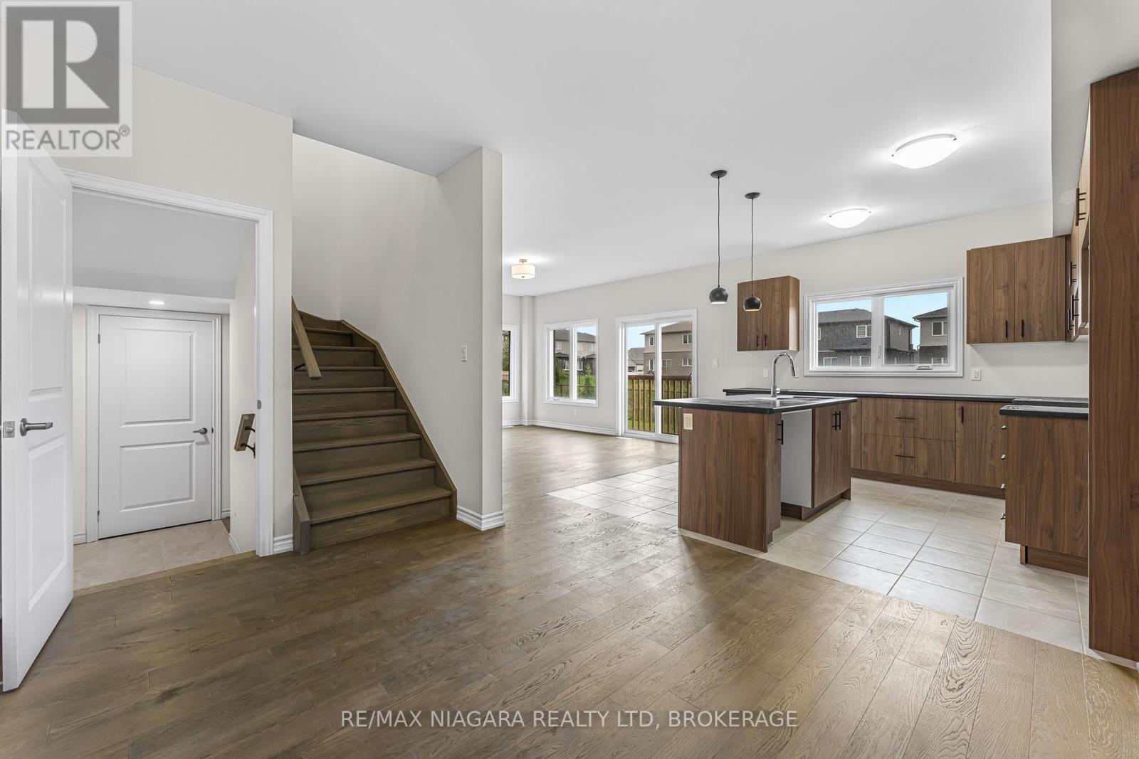 Photo 7 of 3246 Parker Avenue, Fort Erie ON