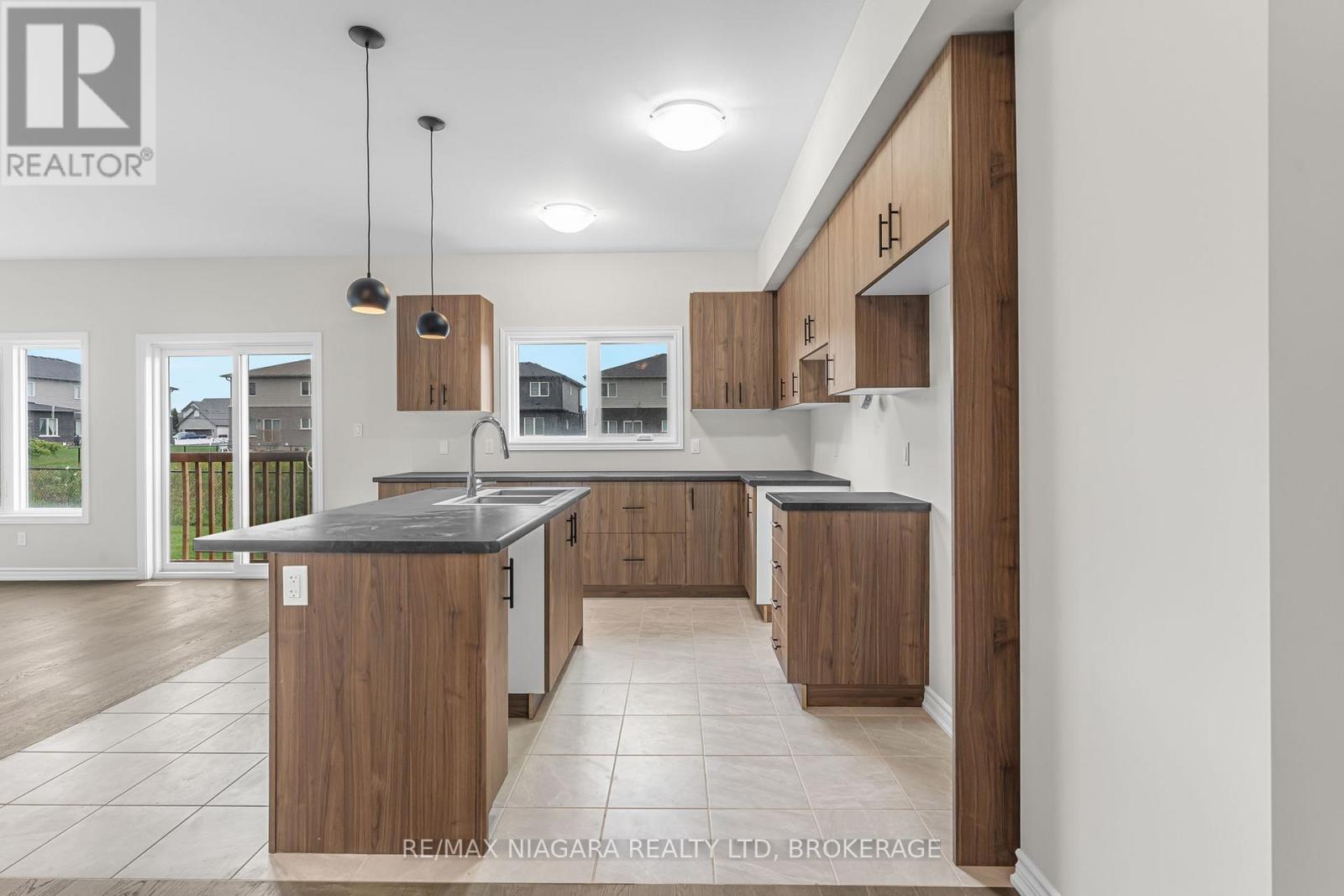 Photo 9 of 3246 Parker Avenue, Fort Erie ON
