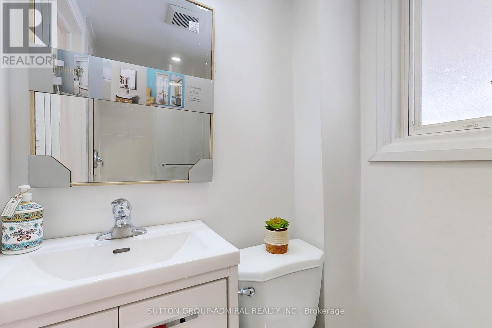 Photo 18 of 696 Jasmine Crescent, Oshawa ON