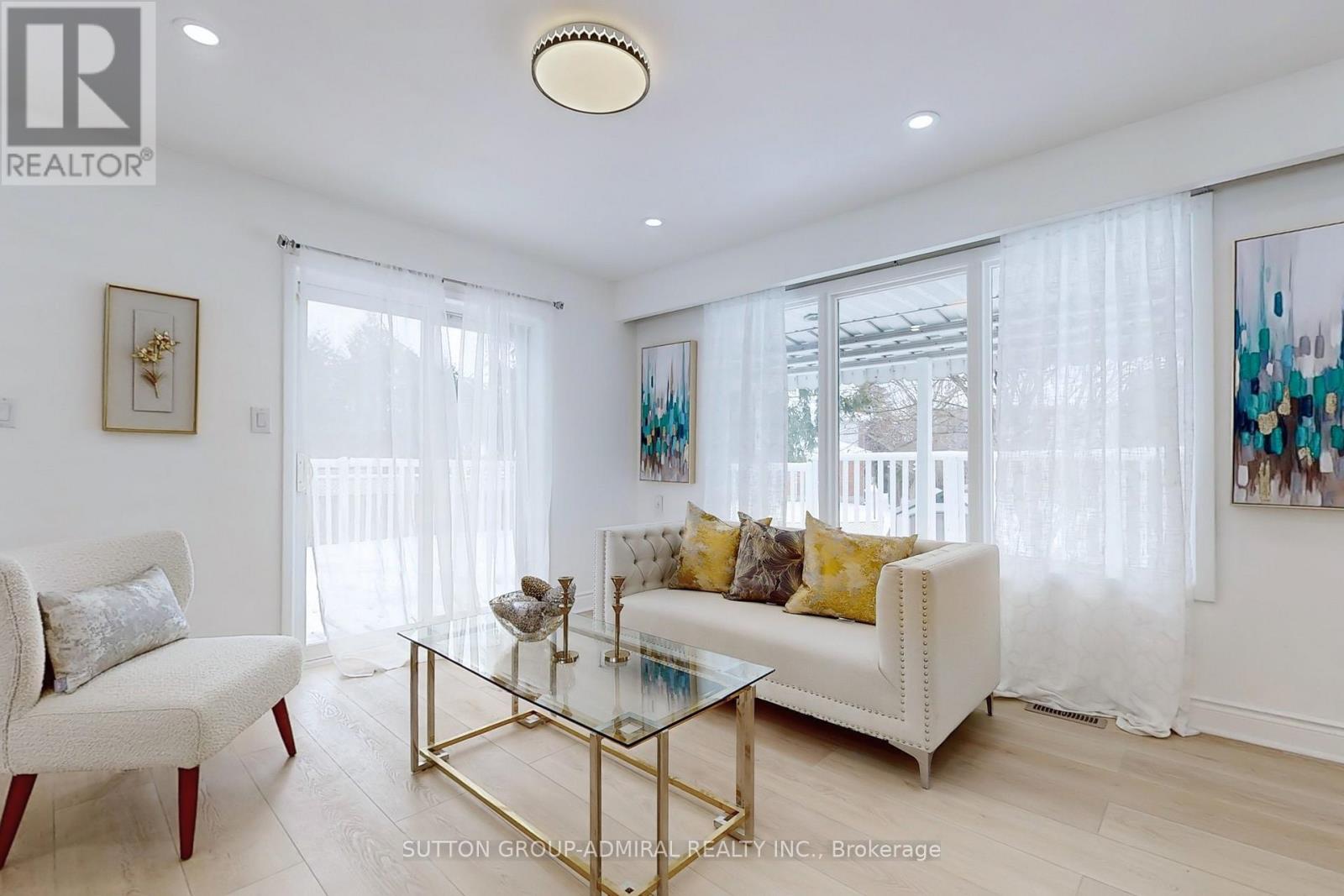 Photo 2 of 696 Jasmine Crescent, Oshawa ON