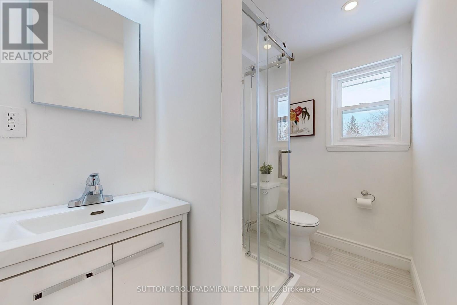 Photo 25 of 696 Jasmine Crescent, Oshawa ON