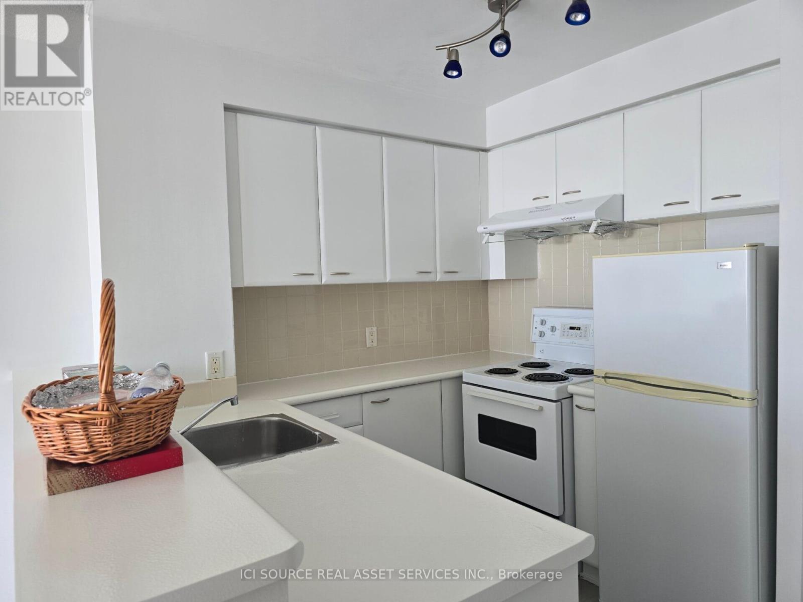 Photo 12 of 2808 36 Lee Centre Drive, Toronto ON