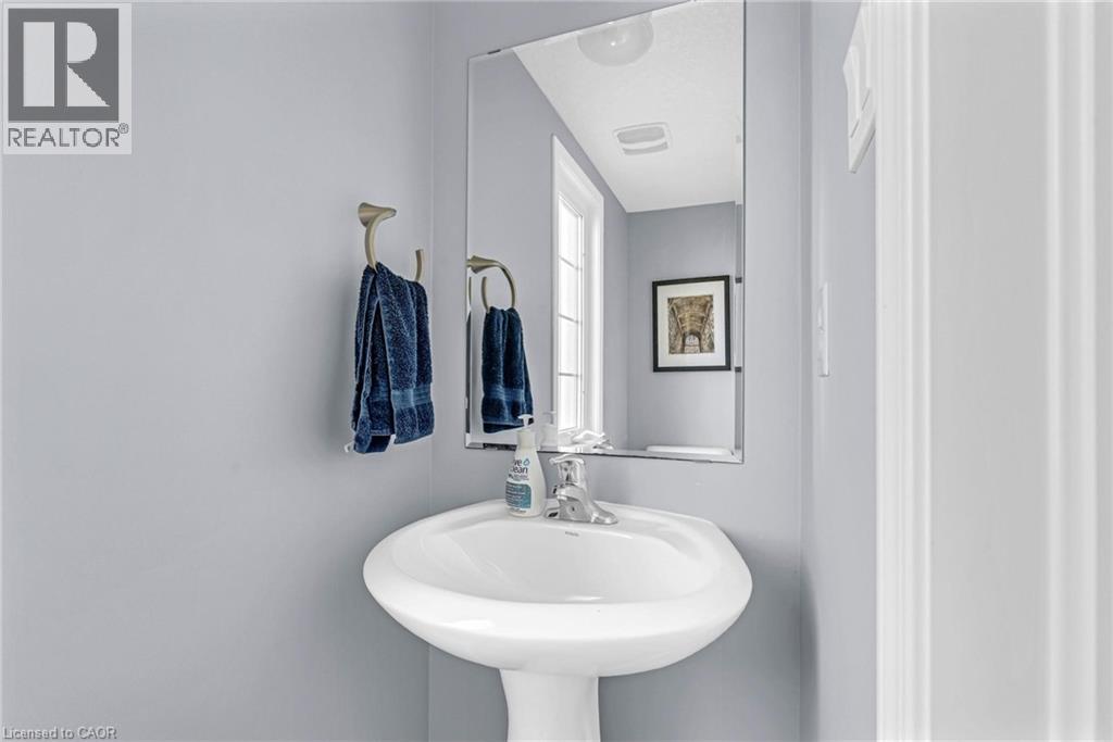 Photo 10 of 258 Parkvale Drive, Kitchener ON