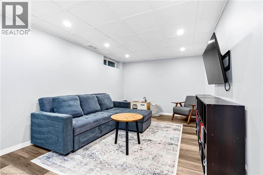 Photo 19 of 258 Parkvale Drive, Kitchener ON