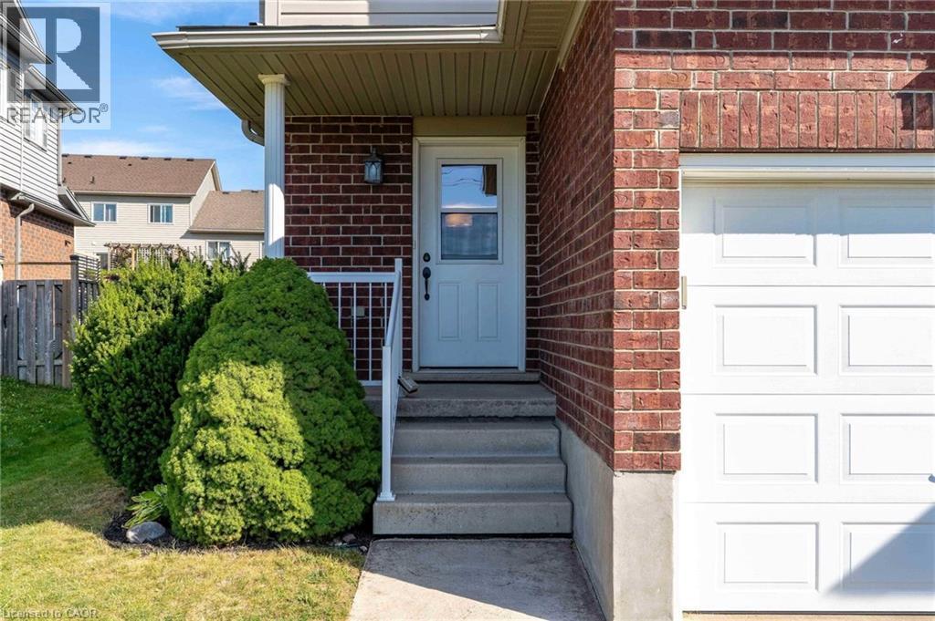 Photo 2 of 258 Parkvale Drive, Kitchener ON