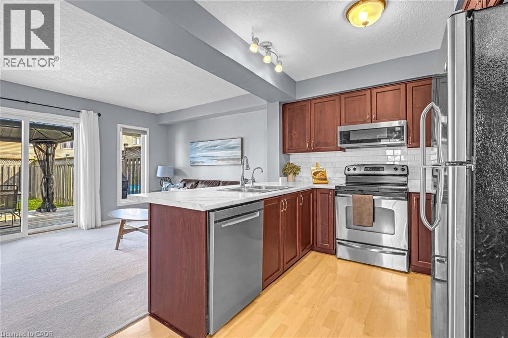 Photo 8 of 258 Parkvale Drive, Kitchener ON