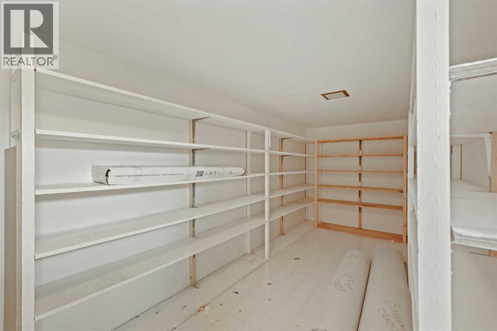 Photo 33 of 49 Hawktree Circle Nw, Calgary AB