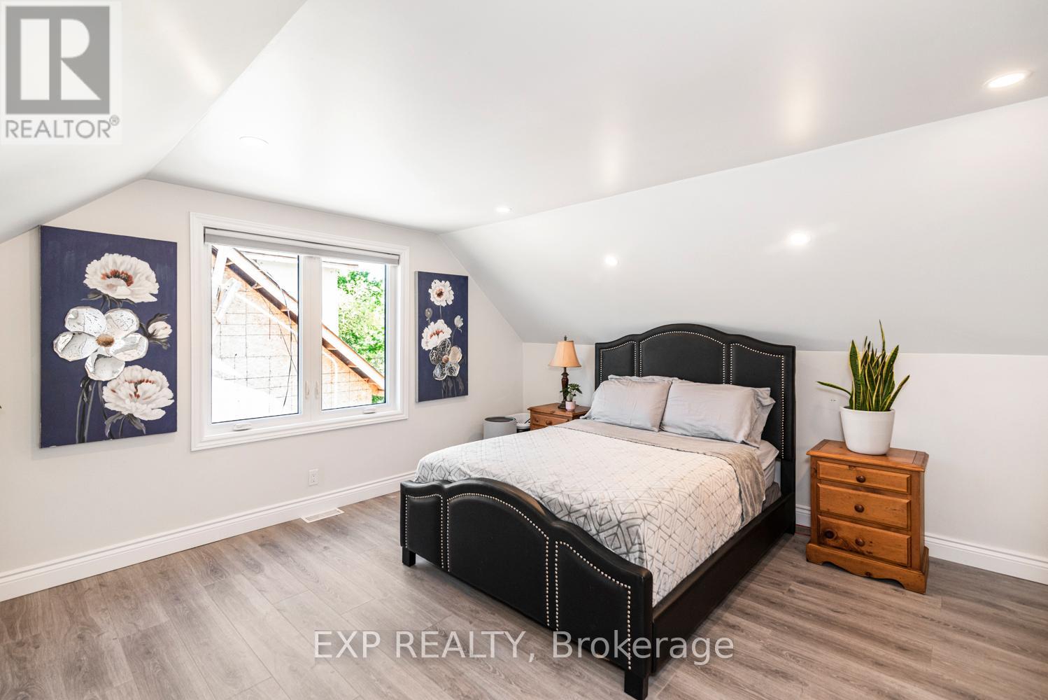 Photo 12 of 2055 Churchill Avenue, Burlington ON
