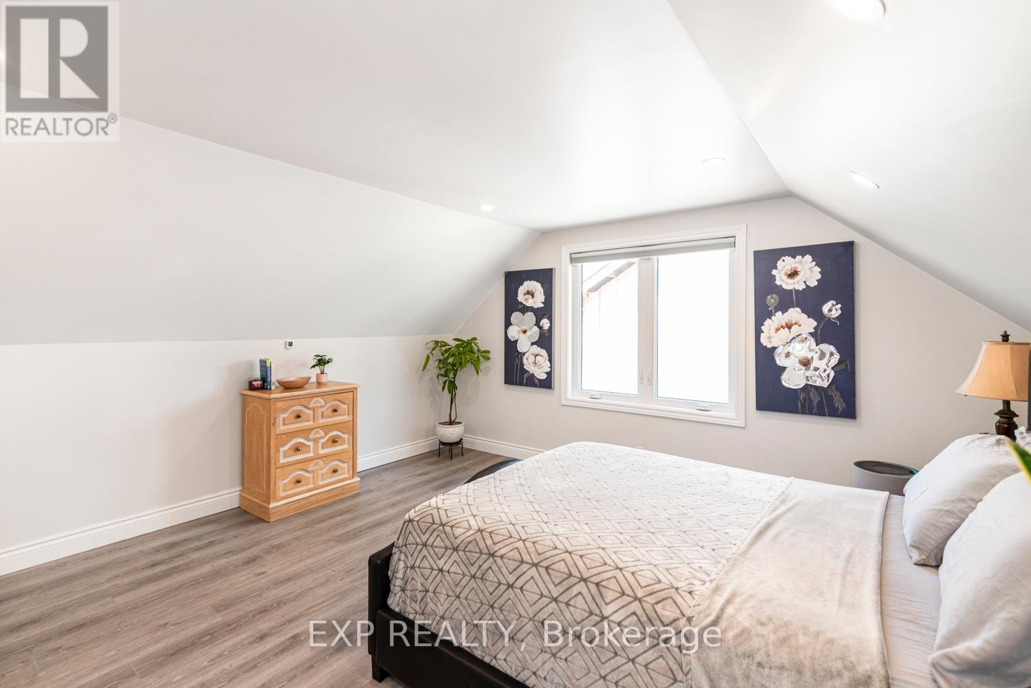 Photo 13 of 2055 Churchill Avenue, Burlington ON