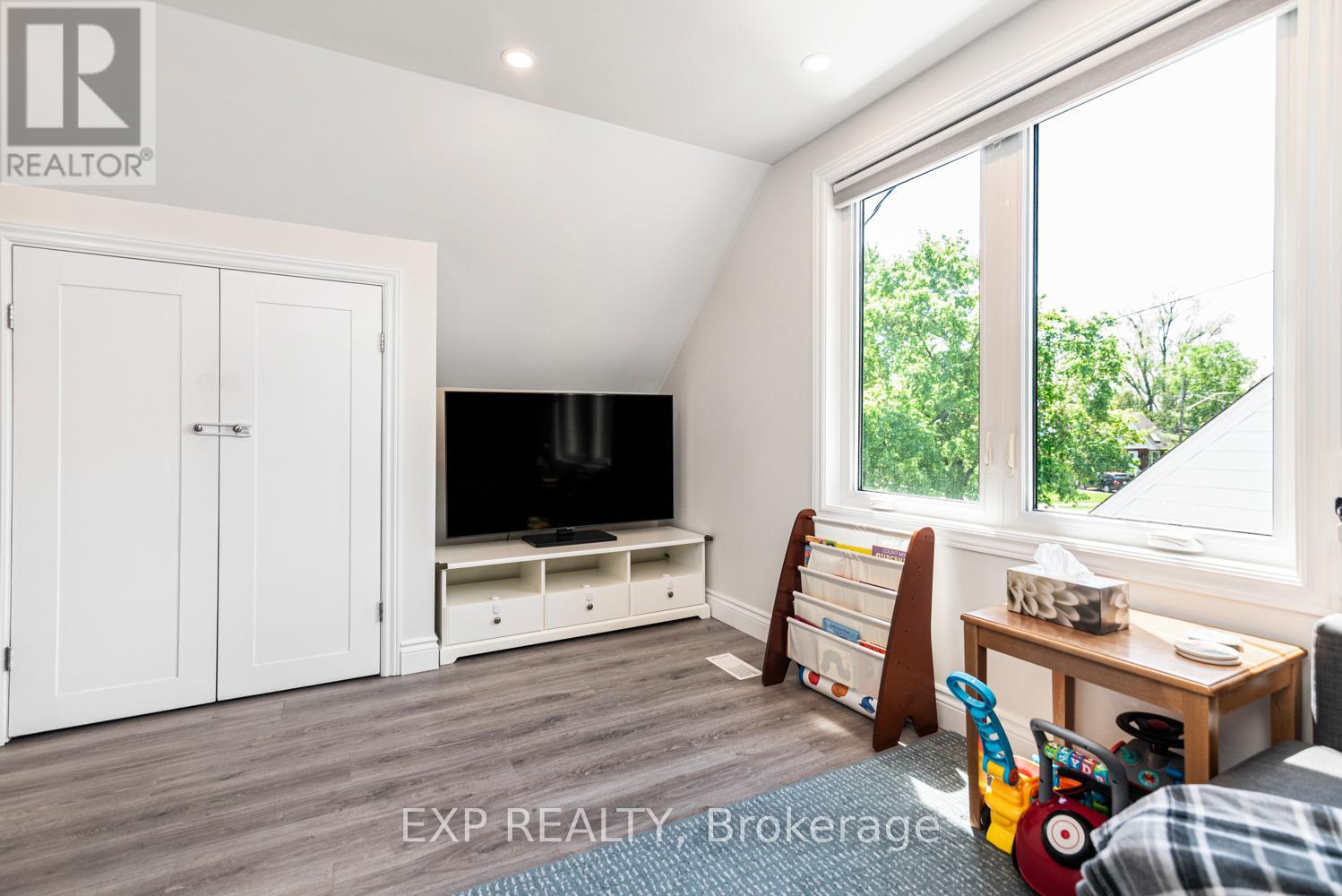 Photo 15 of 2055 Churchill Avenue, Burlington ON