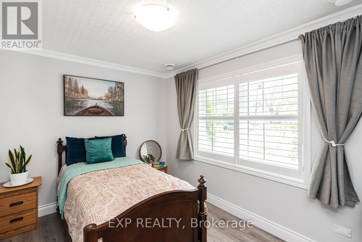 Photo 8 of 2055 Churchill Avenue, Burlington ON