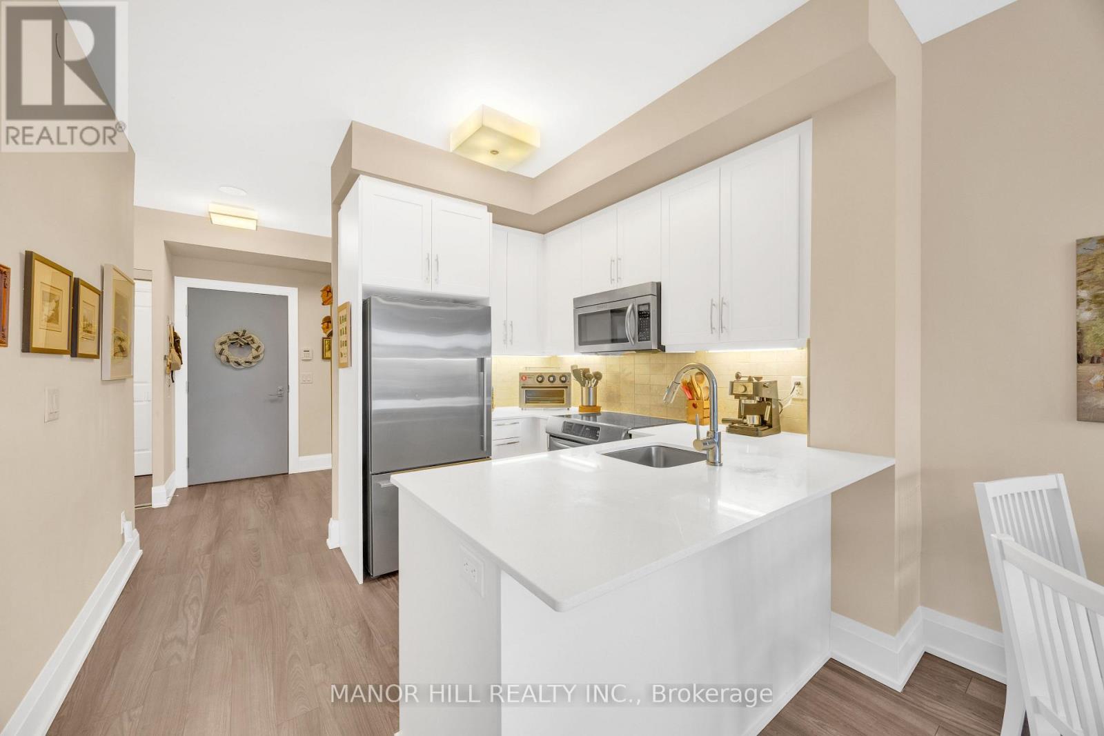 Photo 10 of 323 2 Old Mill Drive, Toronto ON
