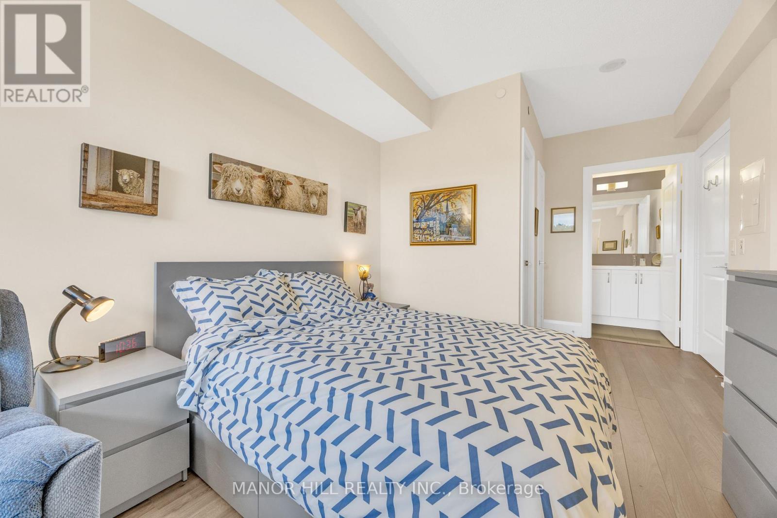 Photo 18 of 323 2 Old Mill Drive, Toronto ON
