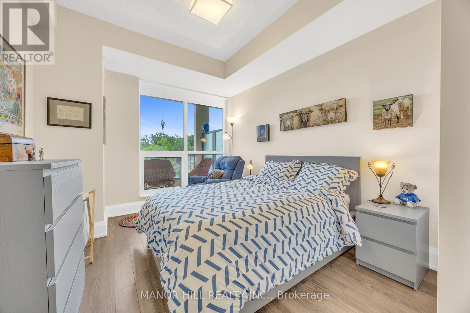 Photo 19 of 323 2 Old Mill Drive, Toronto ON
