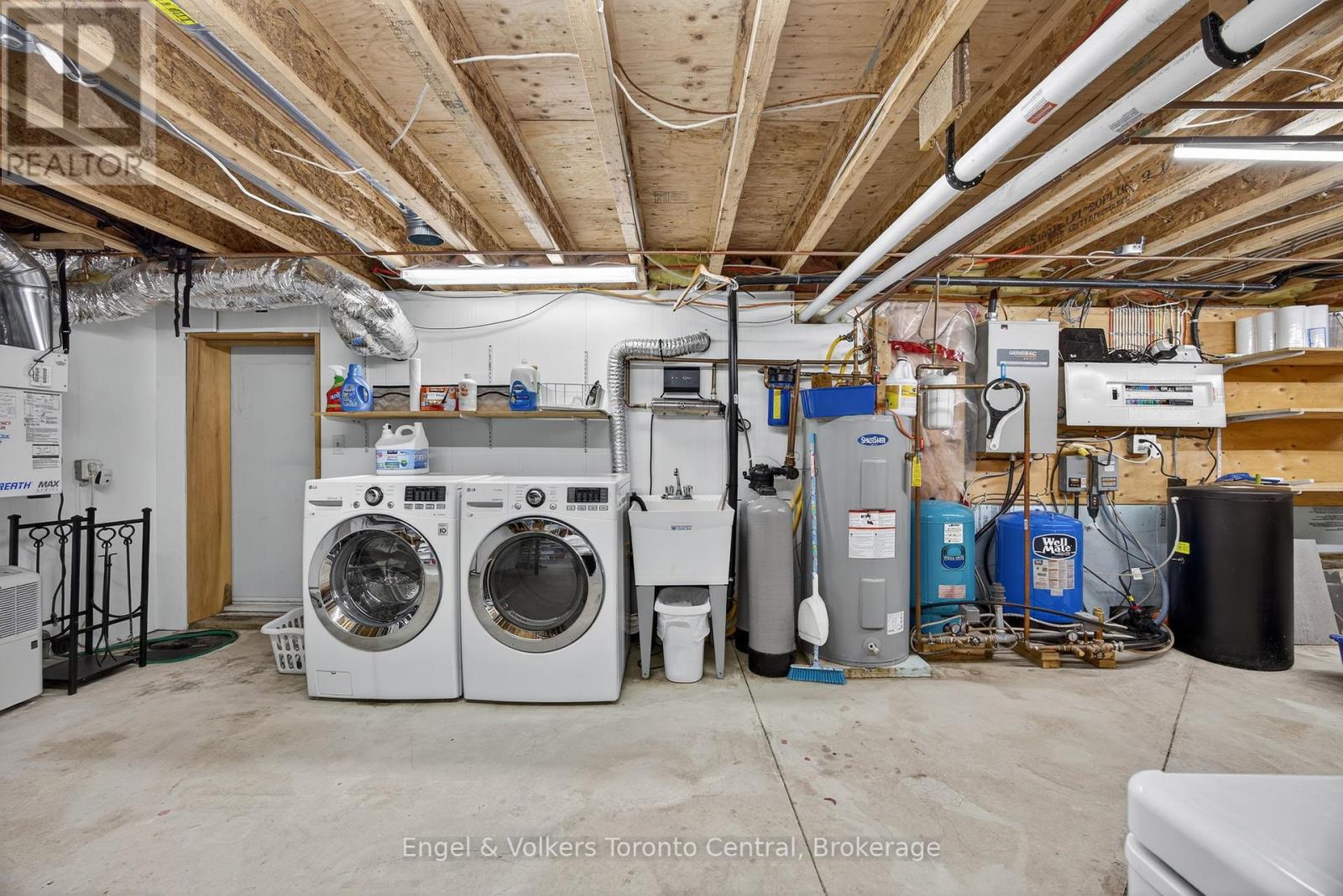 Photo 45 of 1042 Amanda Ln 1750 Frank Cooper Trail, Gravenhurst ON
