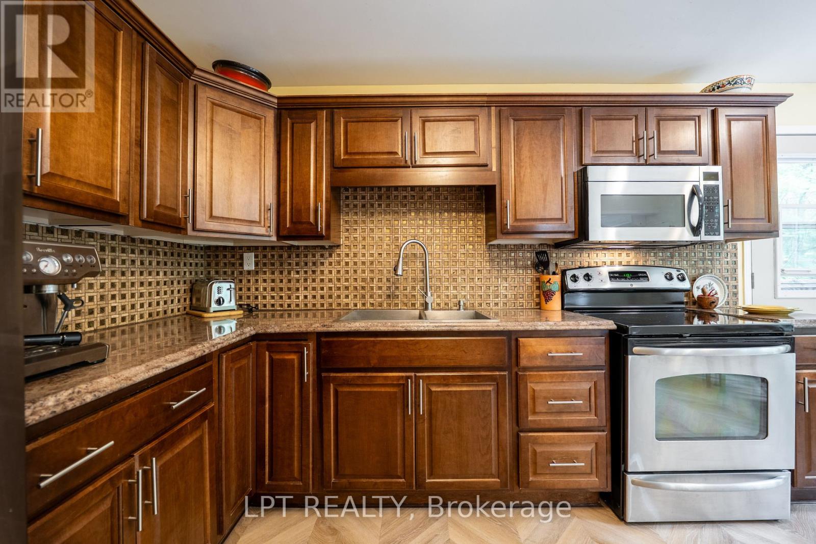 Photo 15 of 331 Maple Grove, Frontenac ON