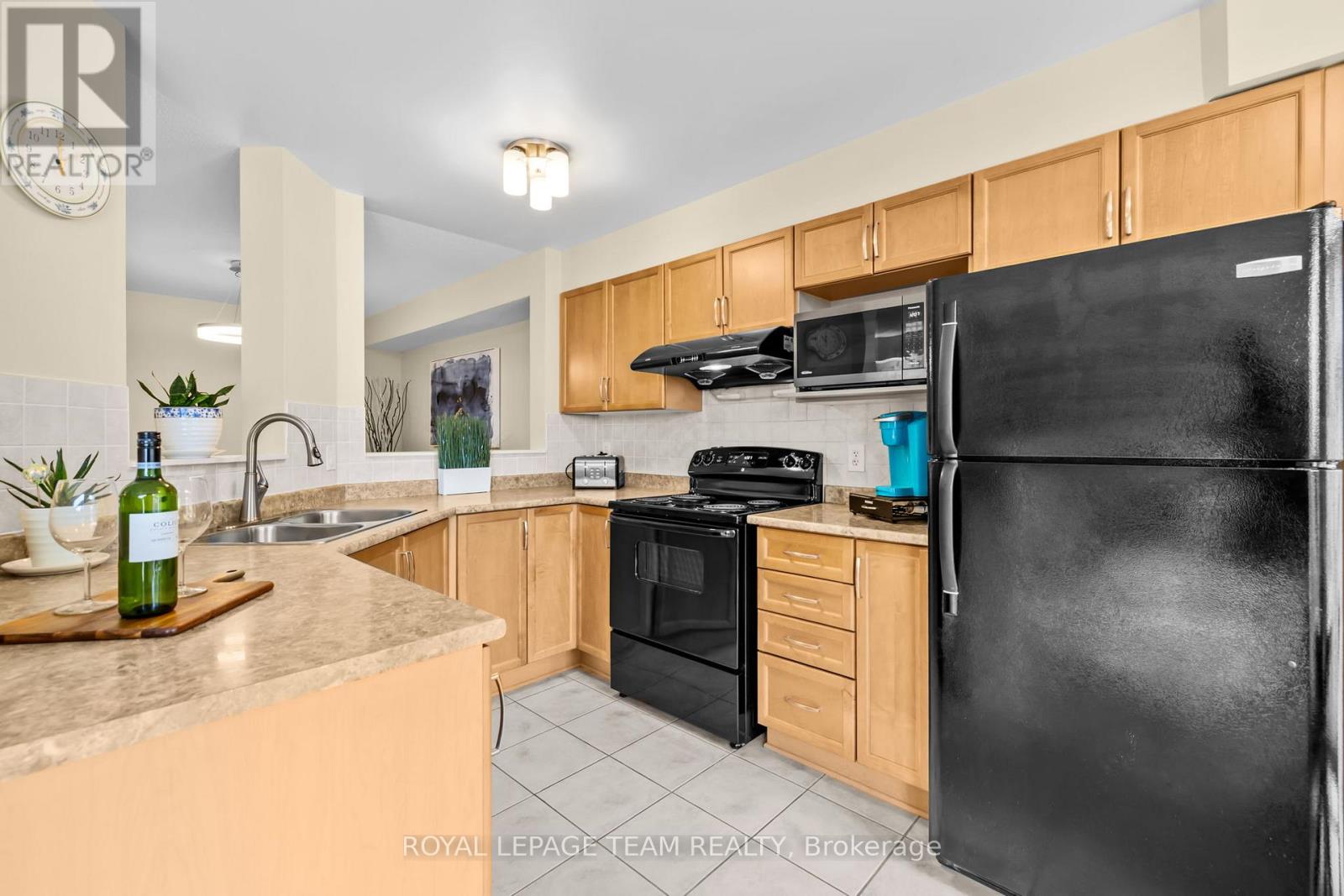 Photo 11 of 105 Romina Street, Ottawa ON