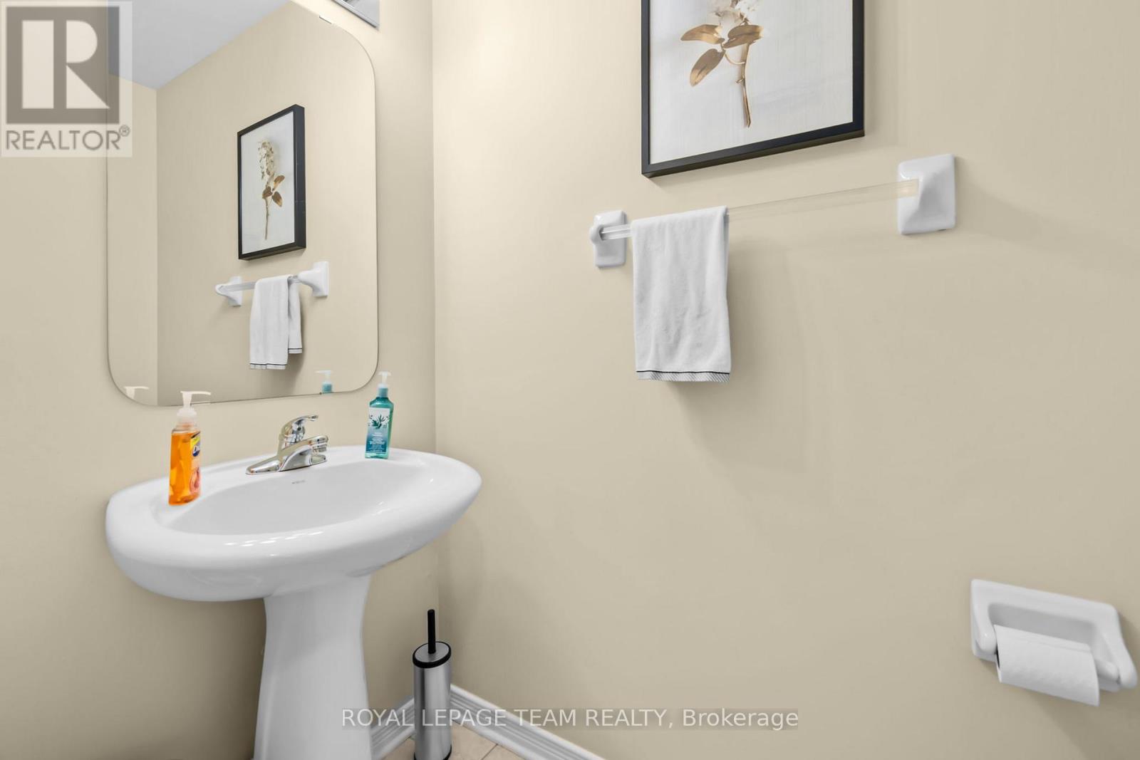 Photo 14 of 105 Romina Street, Ottawa ON