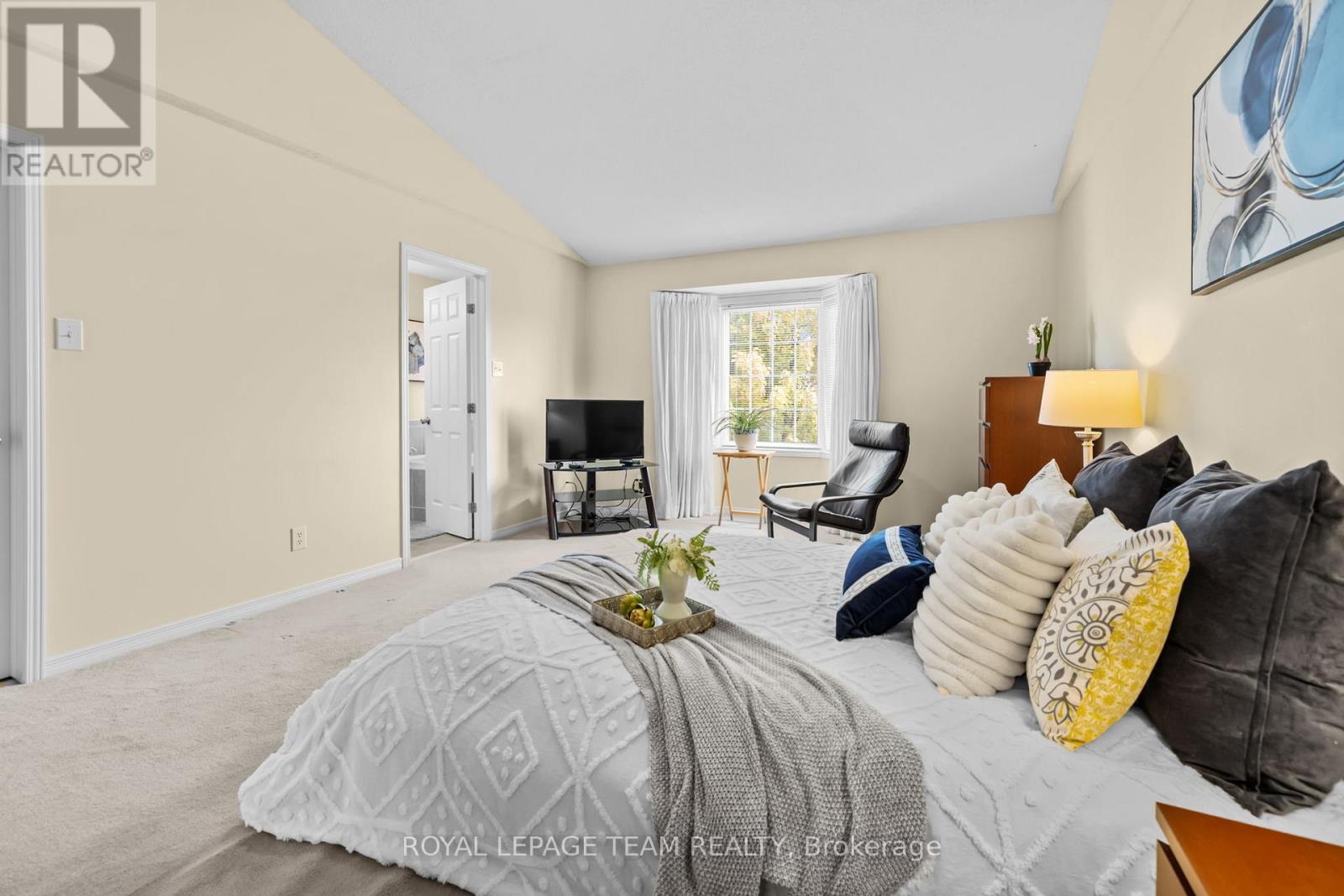Photo 16 of 105 Romina Street, Ottawa ON