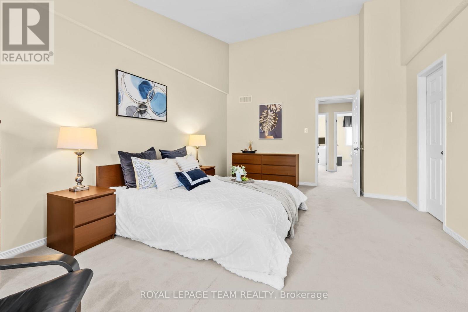 Photo 17 of 105 Romina Street, Ottawa ON