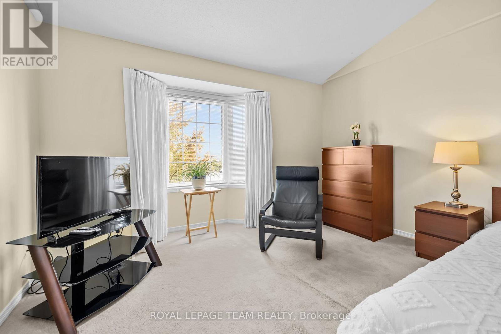 Photo 18 of 105 Romina Street, Ottawa ON