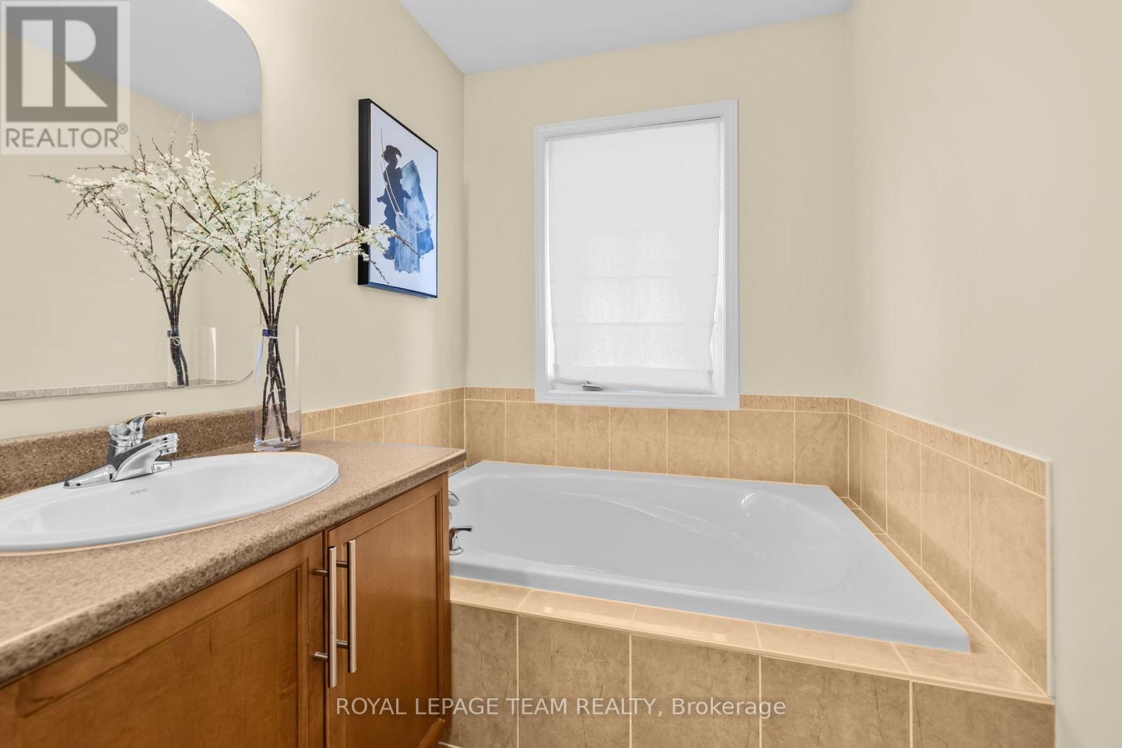 Photo 20 of 105 Romina Street, Ottawa ON