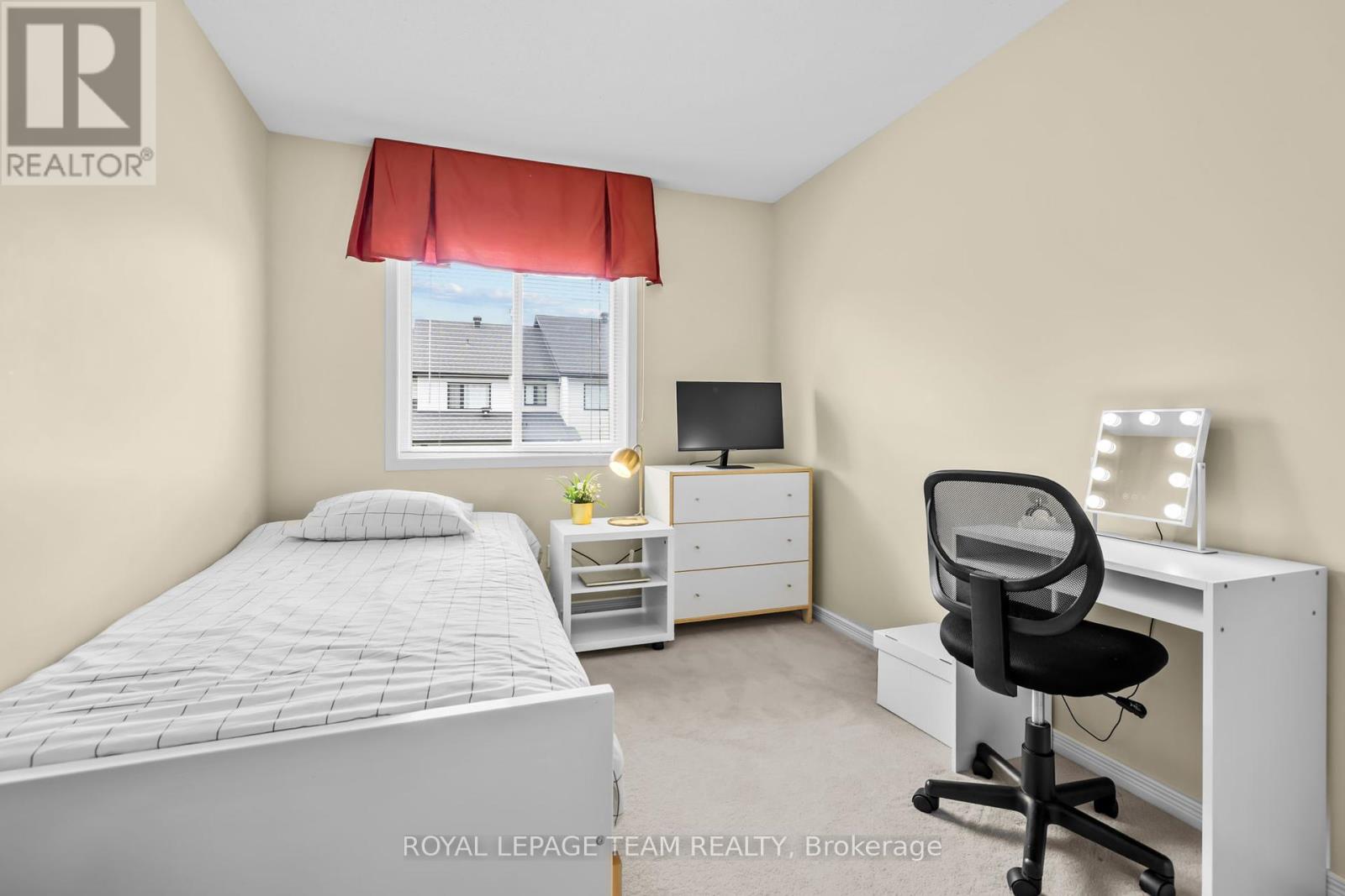 Photo 23 of 105 Romina Street, Ottawa ON