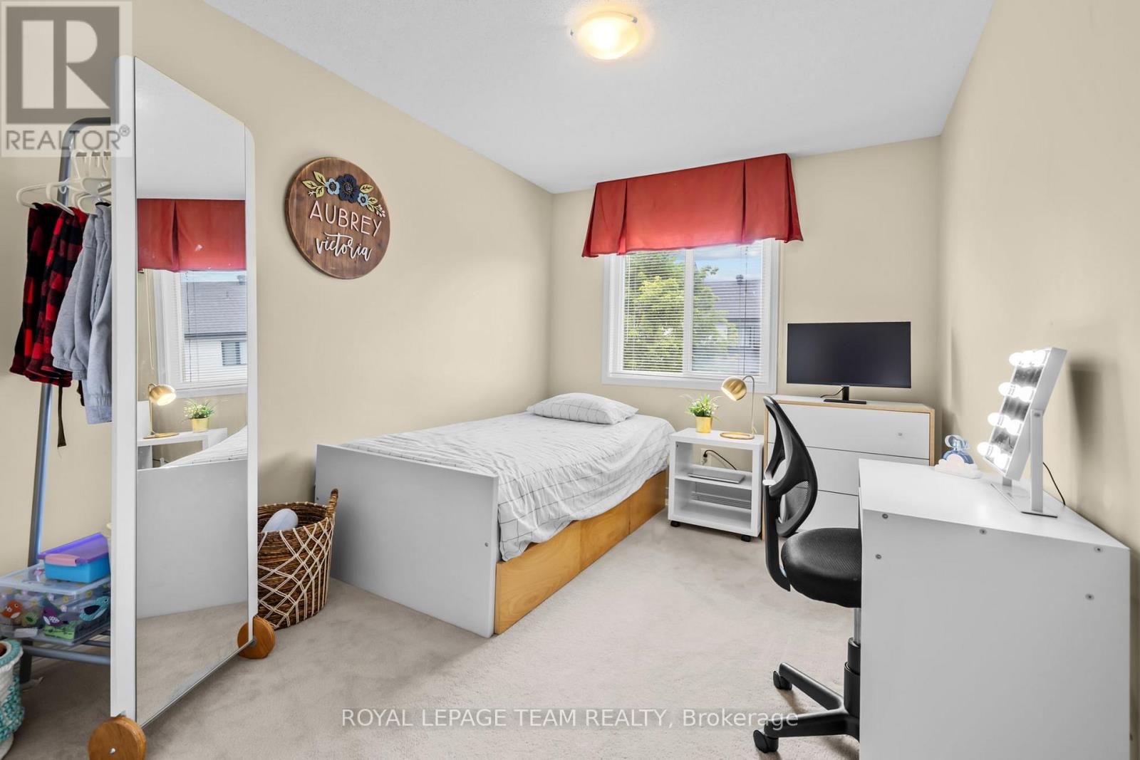 Photo 24 of 105 Romina Street, Ottawa ON