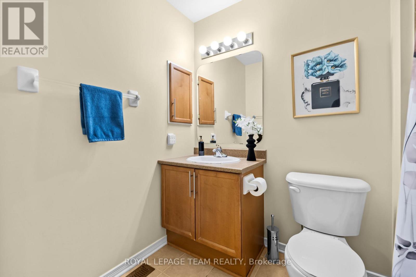 Photo 25 of 105 Romina Street, Ottawa ON
