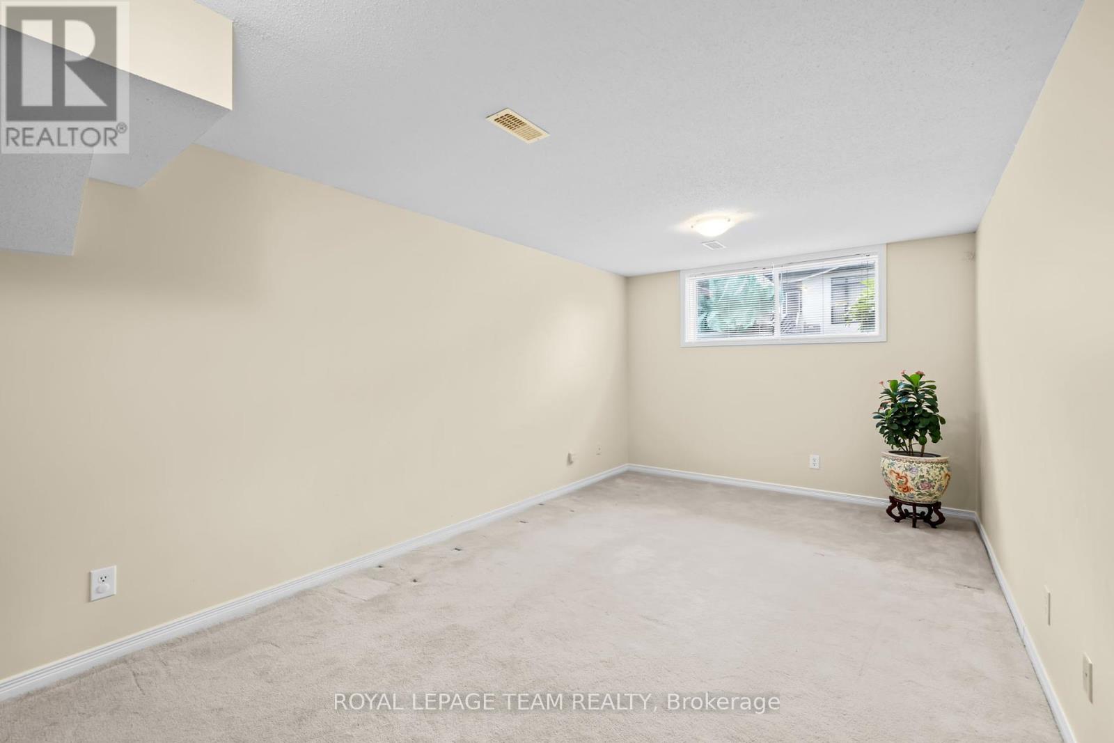Photo 27 of 105 Romina Street, Ottawa ON