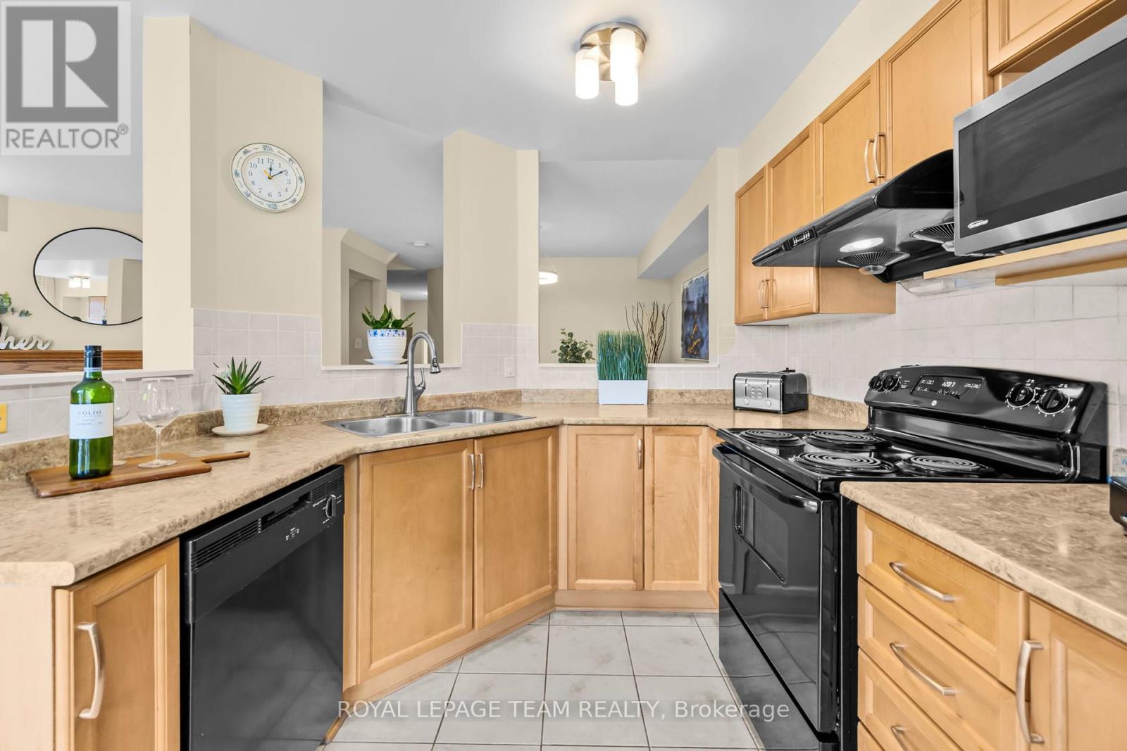 Photo 8 of 105 Romina Street, Ottawa ON