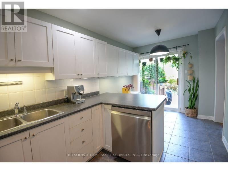 Photo 9 of 25 Saddlesmith Circle, Ottawa ON