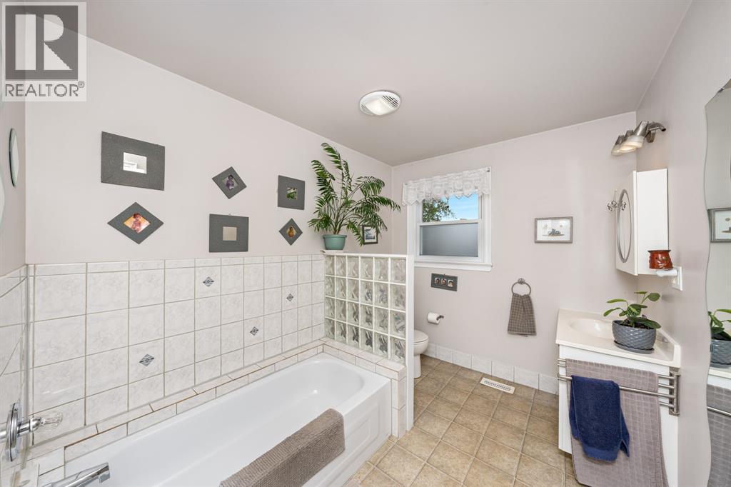 Photo 30 of 15 Lisgar Street, Sarnia ON