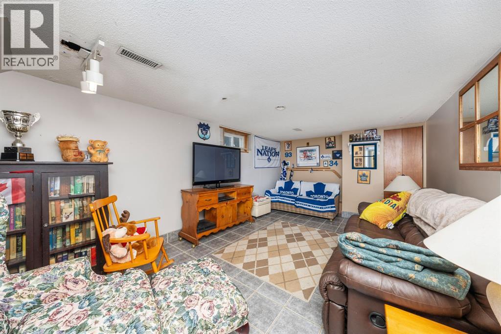 Photo 32 of 15 Lisgar Street, Sarnia ON