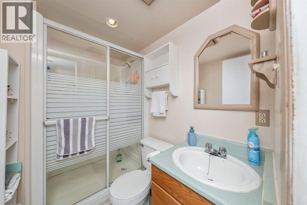 Photo 33 of 15 Lisgar Street, Sarnia ON