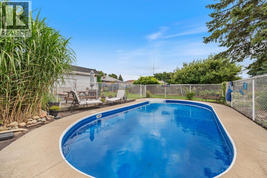 Photo 8 of 15 Lisgar Street, Sarnia ON